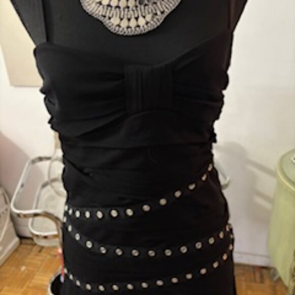 Black dress with tulle hem and snap embellishments - Picture 3 of 8
